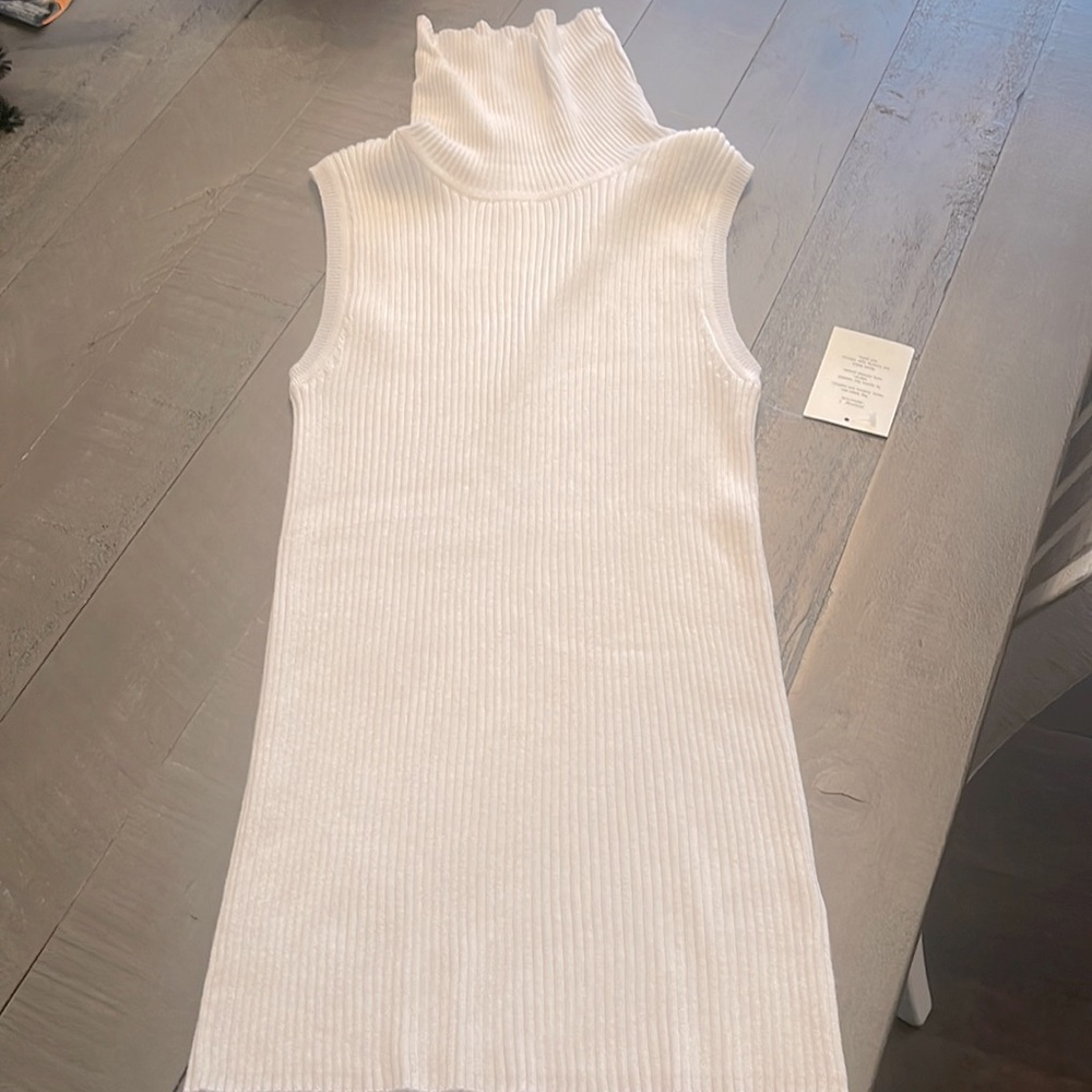 White ribbed turtle neck sleeveless sweater top. By Retrology.